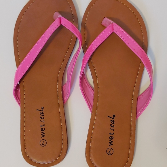 Two pair of Wet Seal flip flops/both size 7 - Picture 2 of 7